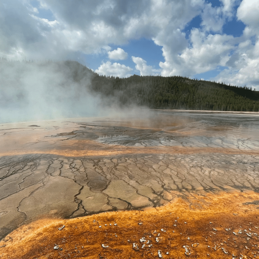 When to visit Yellowstone National Park